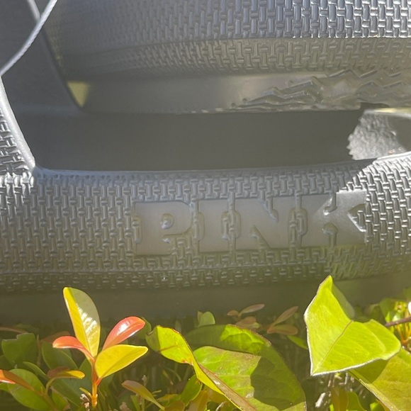 PINK Victoria Secret Double Strap Pillow Slides In Pure Black Medium 7/8 - Picture 6 of 11